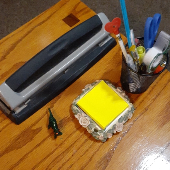 Handcrafted Wire Lizard Desk Ornament w/Beads - Picture 7 of 8